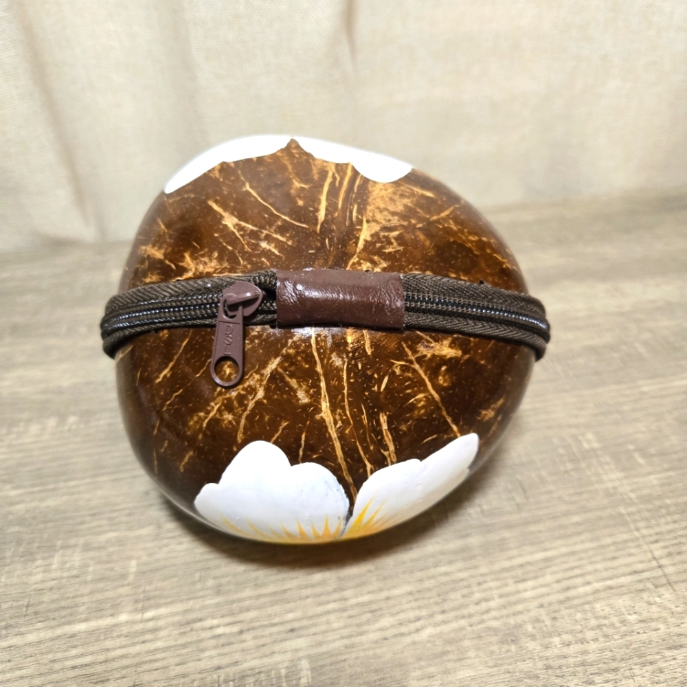 Coconut Shell Hawaiian Hand Painted Purse Yellow Hibiscus Small New - Picture 6 of 8